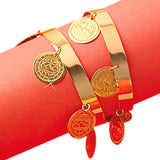 Pulsera de Romana con monedas colgando